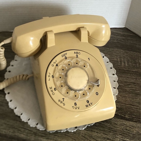 Vintage Cream Rotary Telephone - Picture 6 of 8